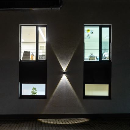 Brilagi - LED Solarna zidna rasveta PYRAMID LED/2W/3,2V IP54
