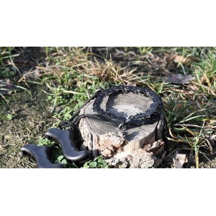 Crna ručna lančana testera