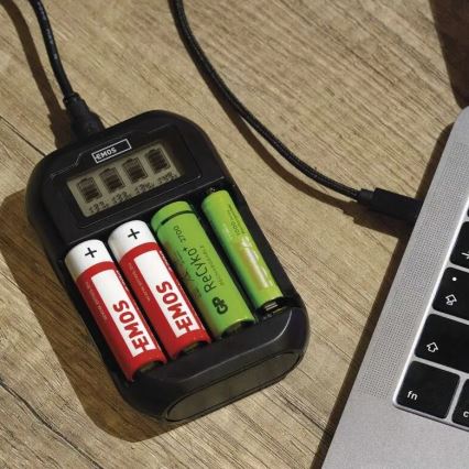 Punjač za baterije sa LCD ekranom 4xAA/AAA 5V