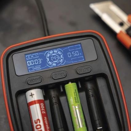 Punjač za baterije sa LCD ekranom 4xAA/AAA 5V
