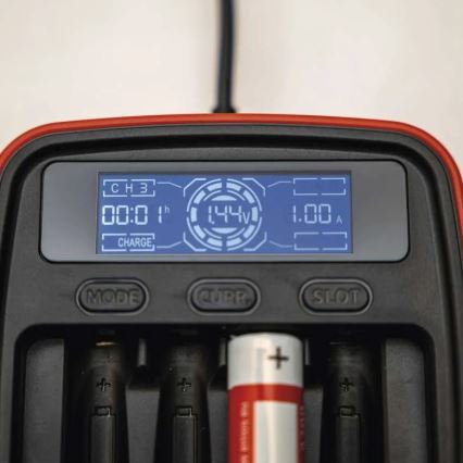 Punjač za baterije sa LCD ekranom 4xAA/AAA 5V