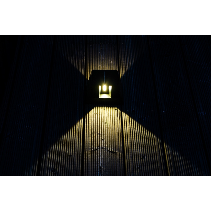 LED Solarna zidna lampa sa senzorom LED/2W/5V IP54 1300 mAh
