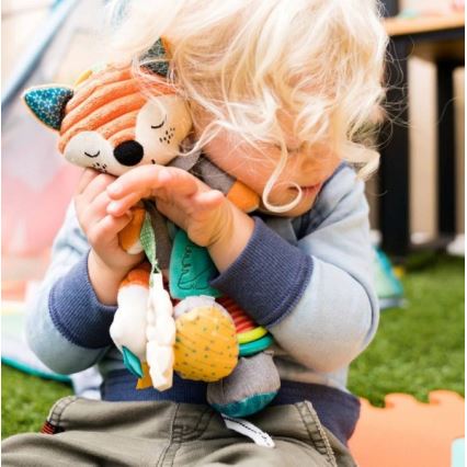 Infantino - Plišana igračka sa glodalicama 30 cm lisac