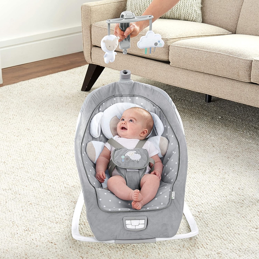 Ingenuity - Njihalica za bebe sa melodijom CUDDLE LAMB 3xLR14