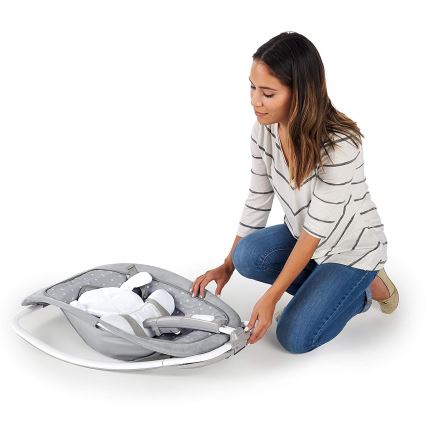 Ingenuity - Njihalica za bebe sa melodijom CUDDLE LAMB 3xLR14