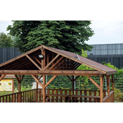 LED Prigušivi reflektor sa solarnim panelom i senzorom za dan/noć LED/10W/10000 mAh 3,2V IP65 + Daljinski upravljač