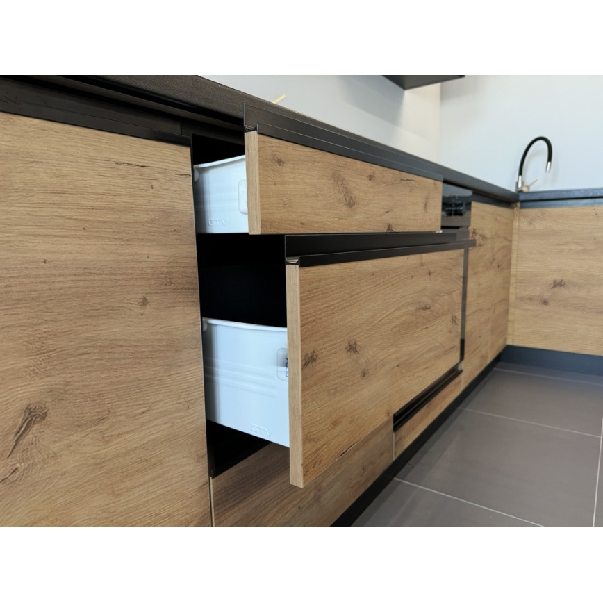 Kuhinjski blok MARINA 180 cm hrast craft/sjajna crna