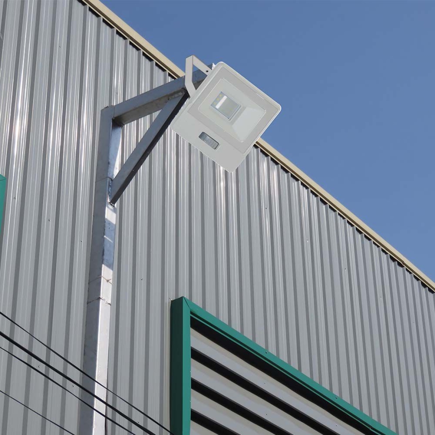 LED Reflektor sa senzorom LED/50W/230V 4000K IP65 bela