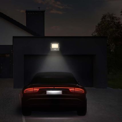 LED Reflektor sa senzorom LED/50W/230V 4000K IP65 bela