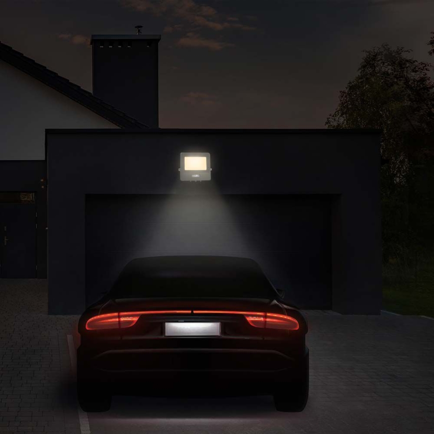 LED Reflektor sa senzorom LED/50W/230V 4000K IP65 bela