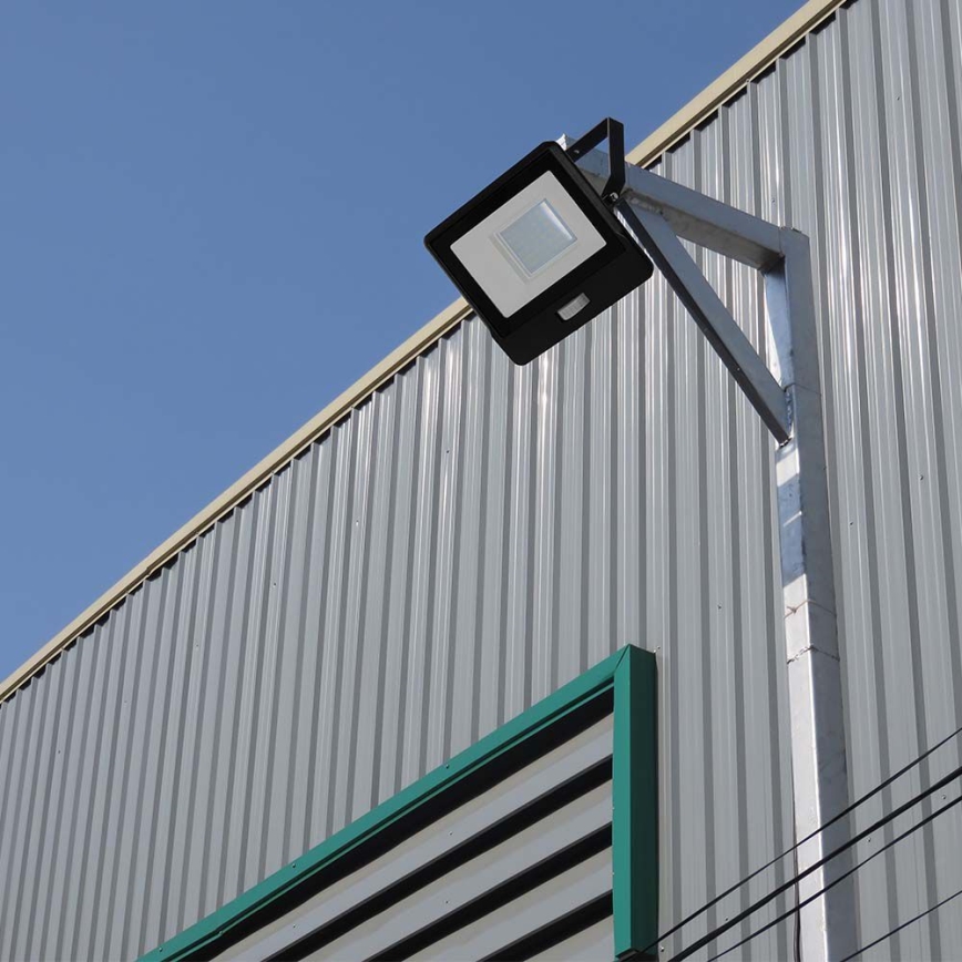 LED Reflektor sa senzorom LED/50W/230V 4000K IP65 crno