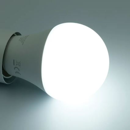 LED RGBW Prigušiva sijalica A60 E27/9W/230V 2700-6500K Wi-Fi Tuya