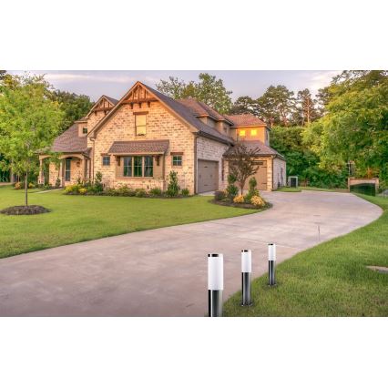 LED RGBW prigušiva vanjska lampa LIVIA 1xE27/6,5W/230V 2700-6500K Wi-Fi 45 cm IP44 srebrna