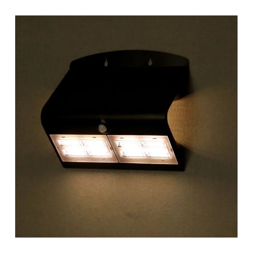 LED Solarna zidna lampa sa senzorom LED/7W/3,7V 4000K IP65 4000 mAh crno