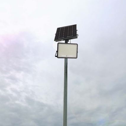 LED Spoljašnji solarni reflektor LED/30W/3,2V 4000K crno IP65 + Daljinski upravljač