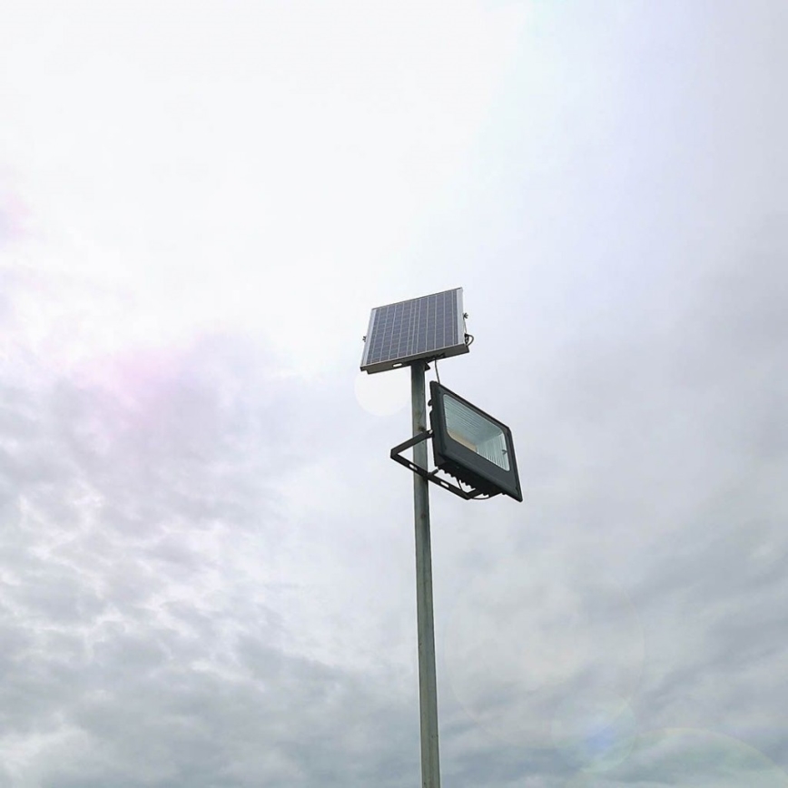 LED Spoljašnji solarni reflektor LED/40W/10V IP65 6000K + Daljinski upravljač