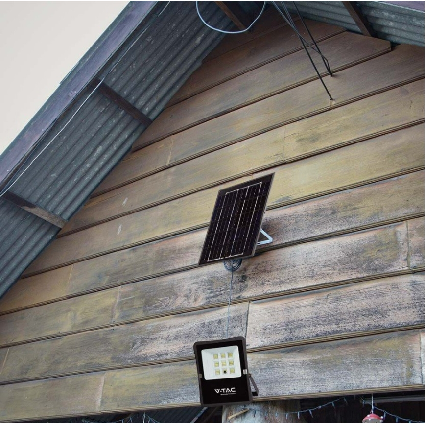 LED Spoljašnji solarni reflektor LED/6W/3,2V 6400K IP65 4000 mAh + Daljinski upravljač