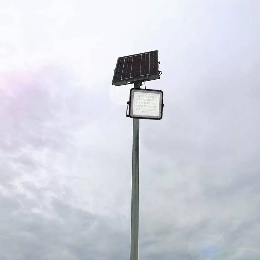 LED Spoljašnji prigušivi solarni reflektor LED/6W/3,2V IP65 6400K crno + Daljinski upravljač