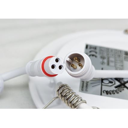 LED Ugradbena lampa VEGA LED/6W/230V 2900/3900/5800K 12,5x12,5 cm bela