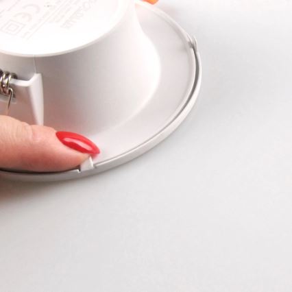 LED Ugradbena lampa ZOE LED/4,8W/230V bela