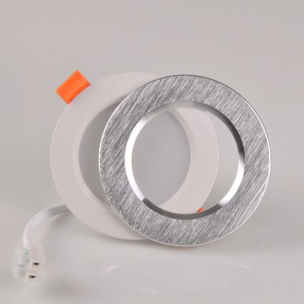 LED Ugradbena lampa ZOE LED/4,8W/230V srebrno