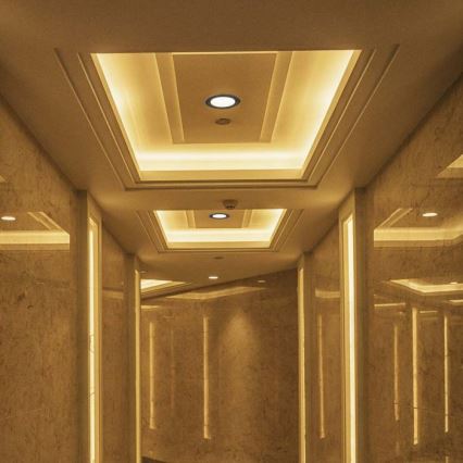LED Uvučeni reflektor LED/28W/230V 3000/4000/6400K pr. 20 cm crno