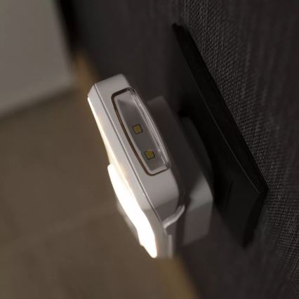 Ledvance - LED orijentaciono svetlo za utičnicu sa senzorom LUNETTA LED/2W/230V