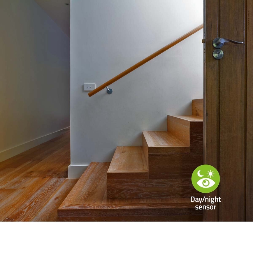 LED Orijentacijska lampa sa senzorom pokreta i sumraka za utičnicu LED/0,55W/230V bela