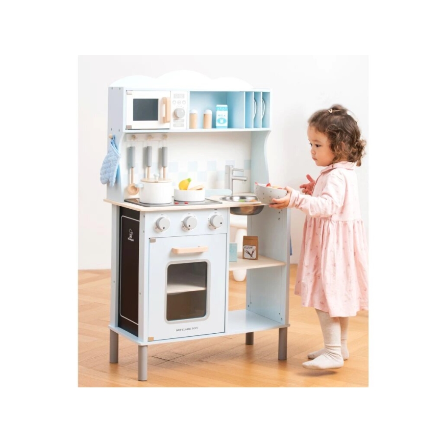 New Classic Toys - Drvena kuhinja sa priborom svetloplavo