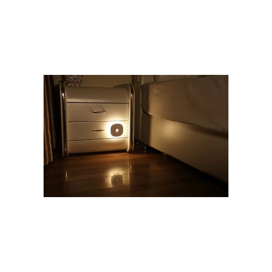 LED orijentaciono svetlo sa senzorom LED/0,45W/3xAAA 3000K belo