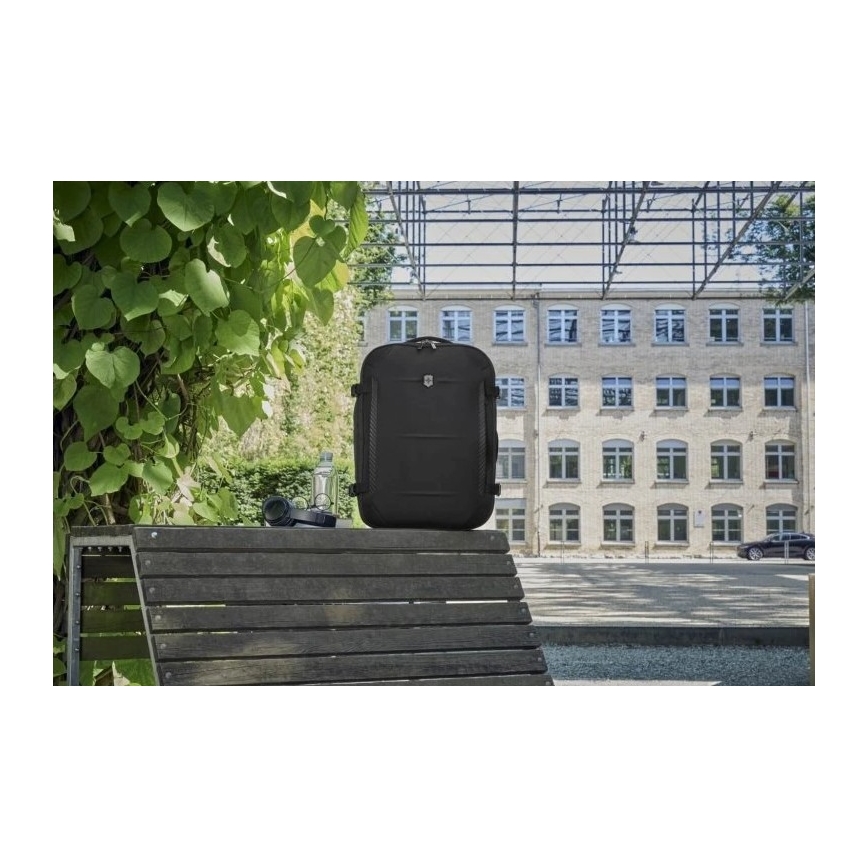 Victorinox - Proširivi ranac Crosslight Boarding 37 l crne boje