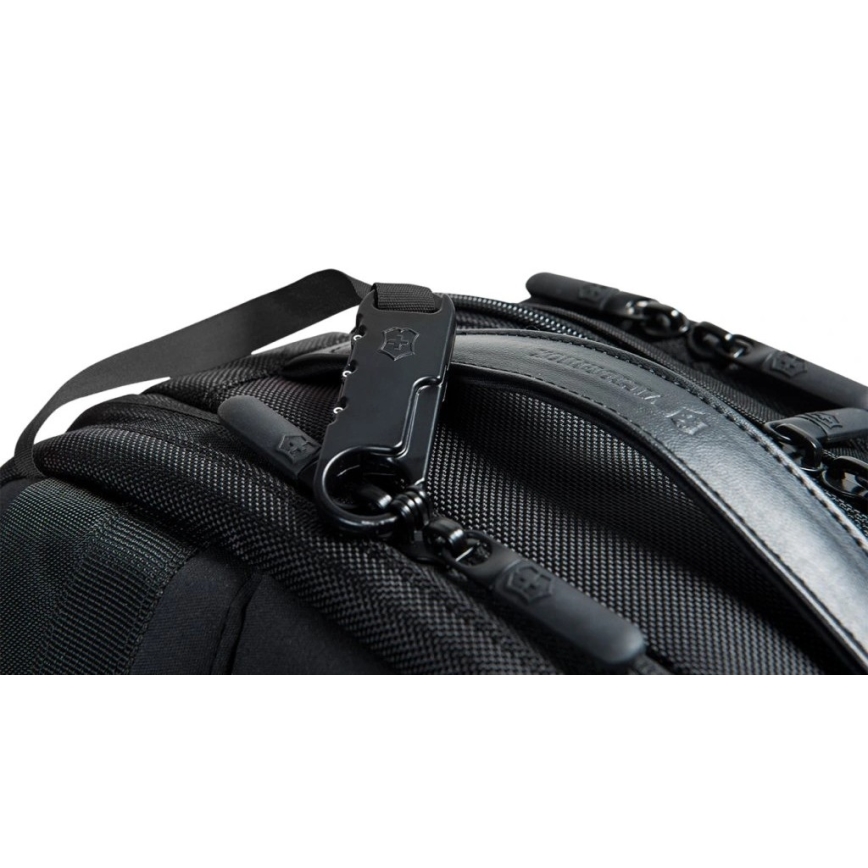 Victorinox - Ranac za laptop 15,6 Essentials 22 l crni